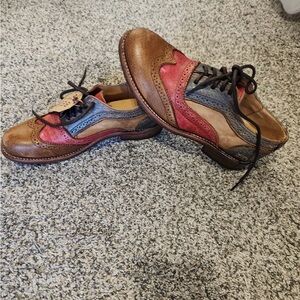Bed Stu Brown and Red Leather Women's Oxfords Fits A Size 6 Or 6.5